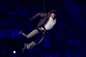 Tom Cruise Closed the Olympic Games with a Daring and Appropriate Stunt